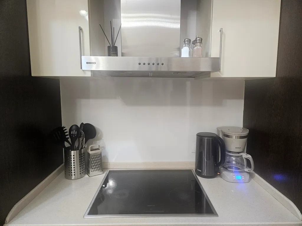 Апартаменты комфорт+ 2 спальни, 3 балкона, виды на город, реку и горы