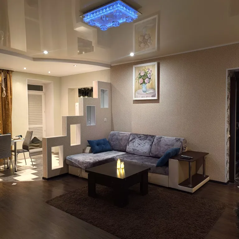 Уютная трёхкомнатная квартира с видом на залив в центре города