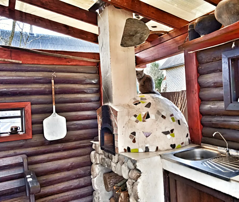 Коттедж под Минском с баней, озером, беседкой