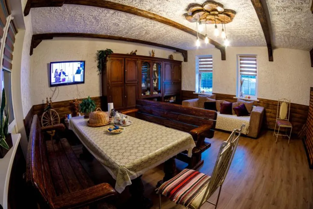 Милый домик в деревне, с видом на озеро