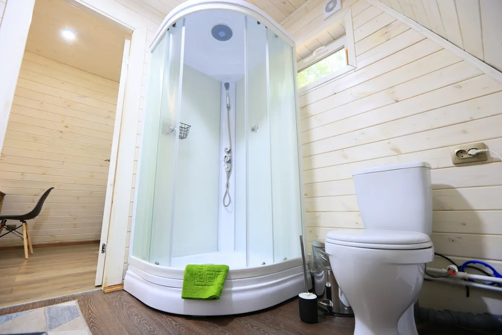 Уютные дома из дерева на берегу Волги