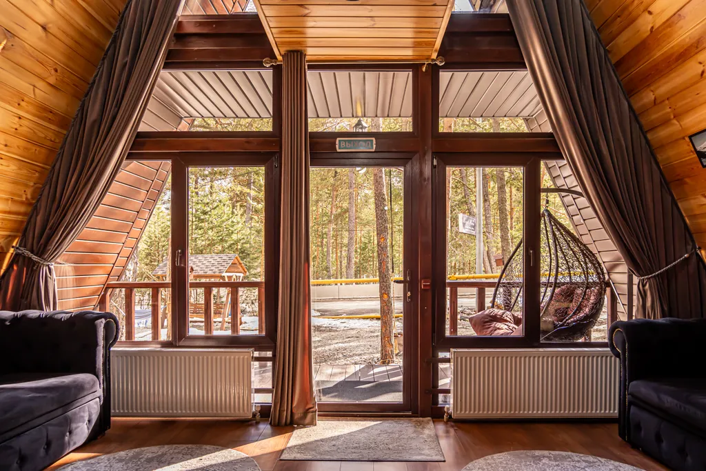 Аутентичный коттедж с балконом