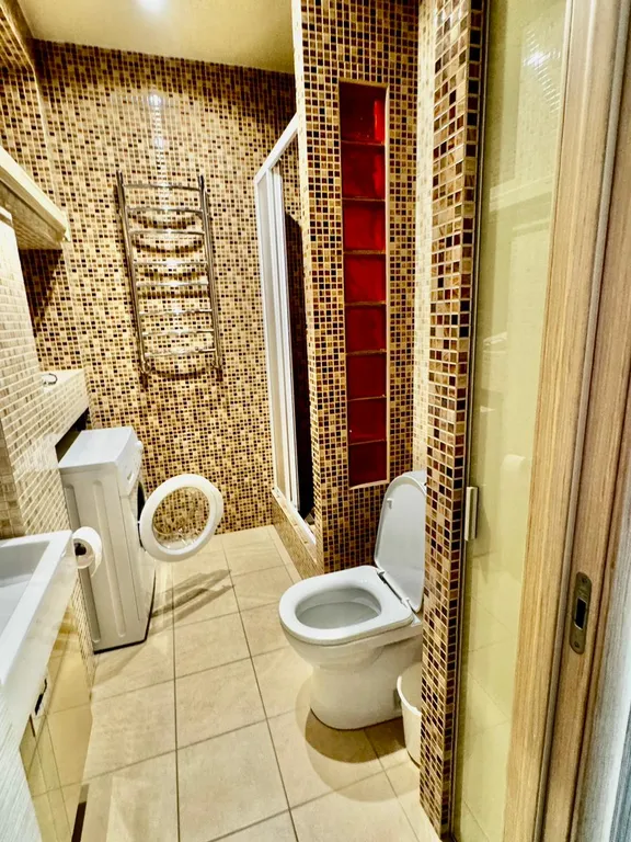 Студия с панорамным видом на реку в центре