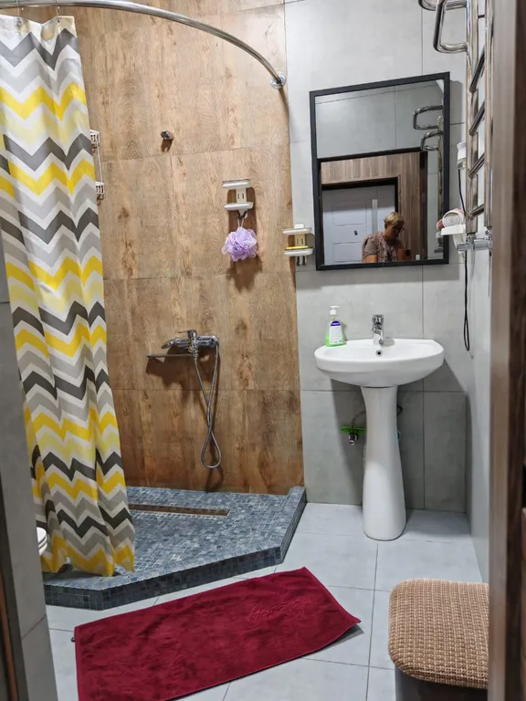 Номер стандарт с двухспальной кроватью.