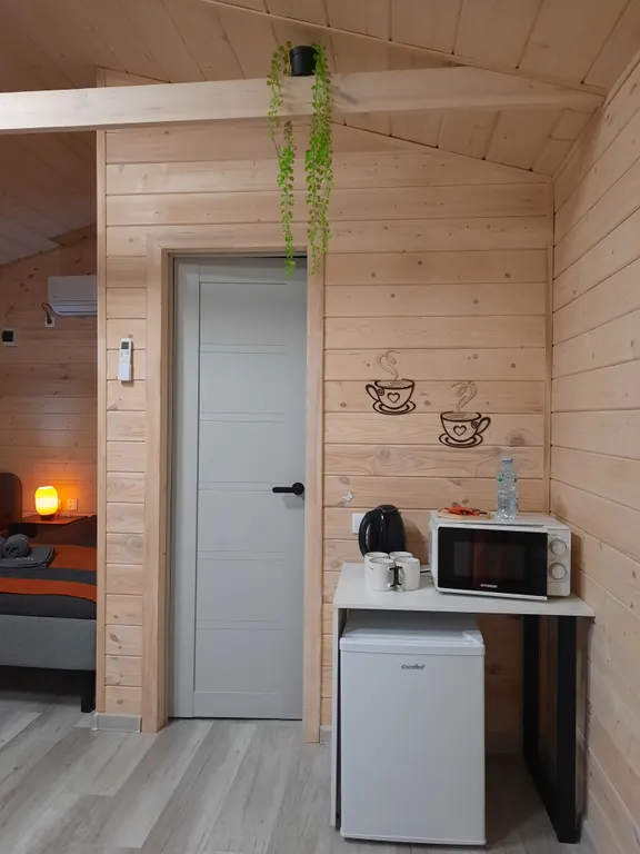 Уютный четырехместный Домик де-люкс с отдельными кроватями