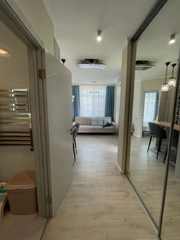 Евро-двухкомнатный апартамент Айсберг с балконом и видом на Храм