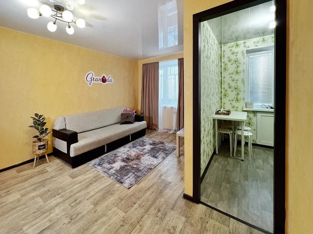 Уютная двухкомнатная квартира в центре рядом с вокзалом и ТЦ Кардинал