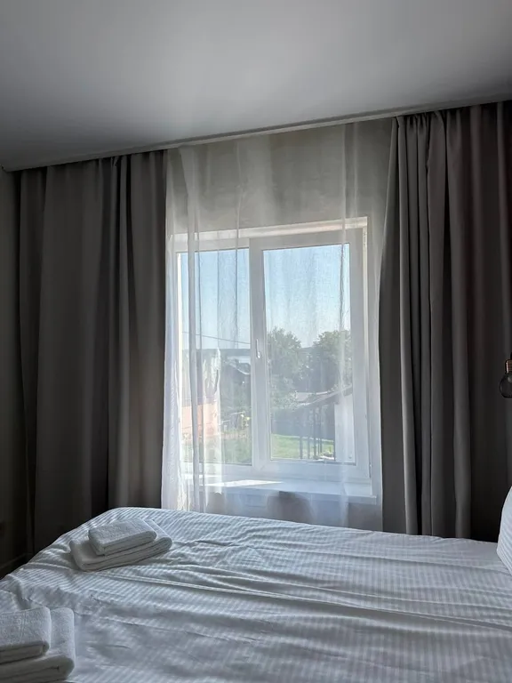 Гостевой номер с видом на озеро и Иверский монастырь