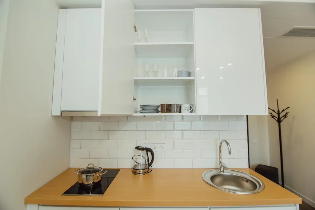 White sails apart hotel