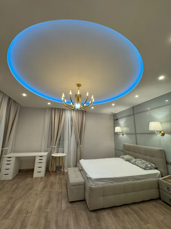 Резиденция в деревне в окружении леса