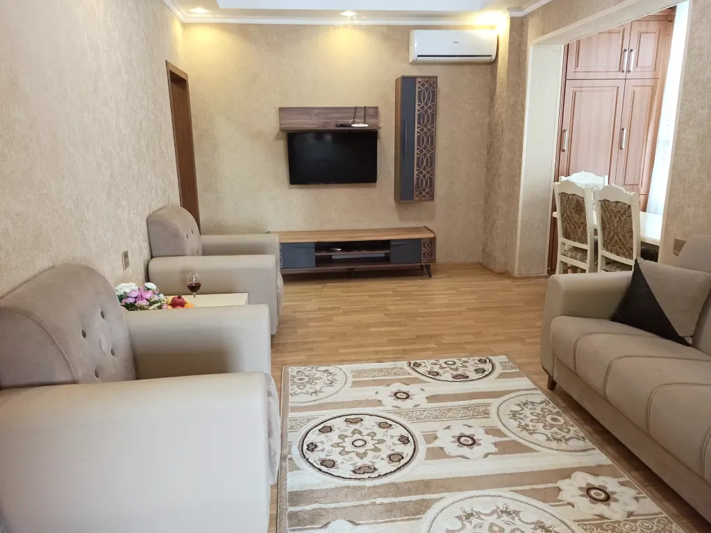 Квартира в 1 минуте от метро Кара Караева — аренда посуточно в Баку