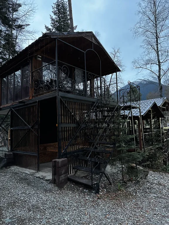 Коттедж Уютный домик с панорамными окнами с видом на лес — Архыз