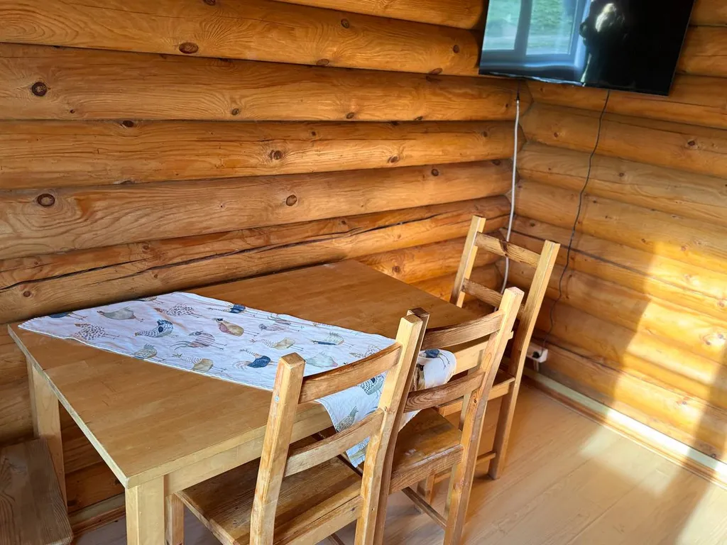 Дом из сруба у воды