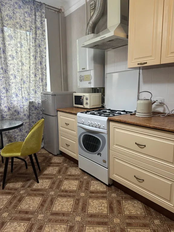 Квартира в сталинке в центре города с закрытой парковкой