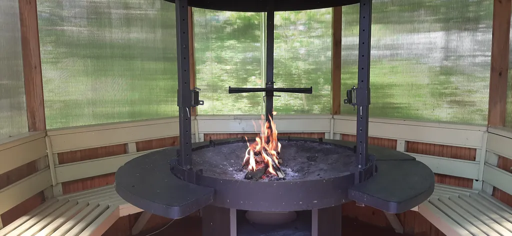 Загородный дом в черте города с русской баней