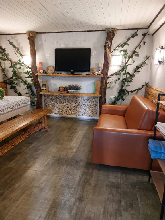 Банный домик на пруду