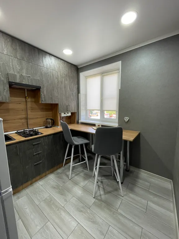 Компактная двушка в балконом и видом на сквер в районе АЭТЗ