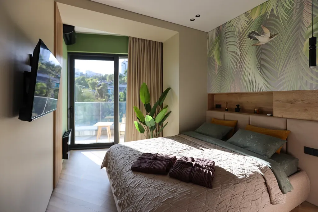 Новая квартира с просторной терассой и прекрасным видом на горы