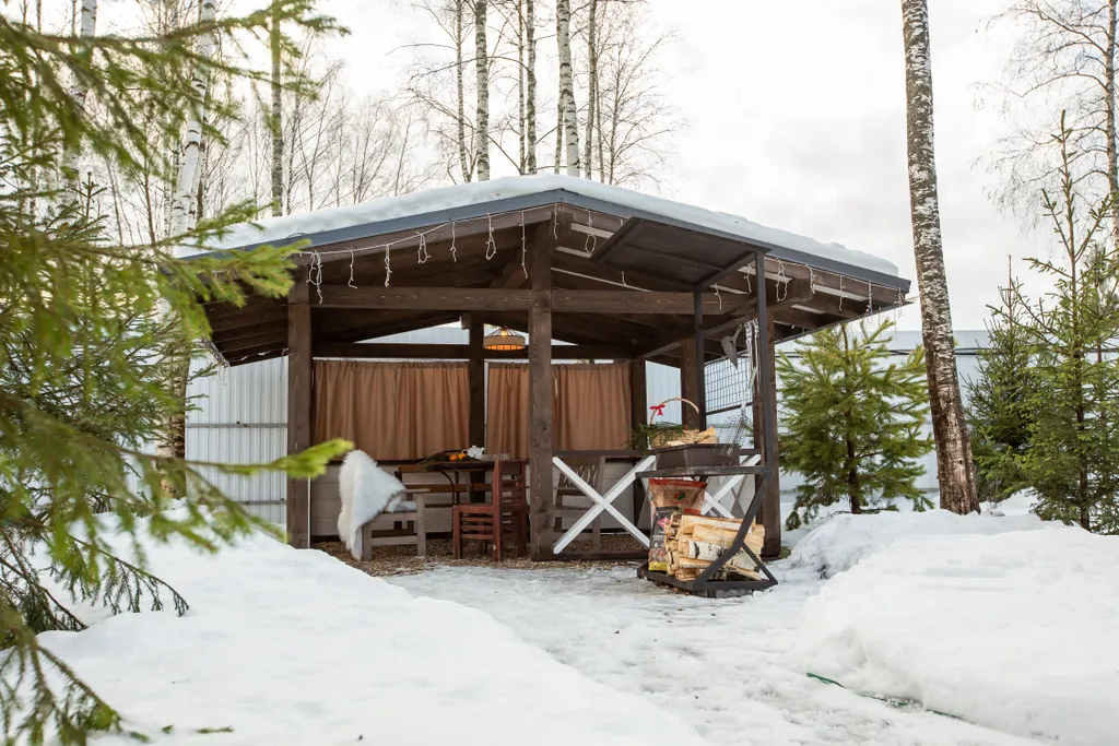 Коттедж Уютный дом с баней и чаном в лесном участке у берега водохранилища — Логиново