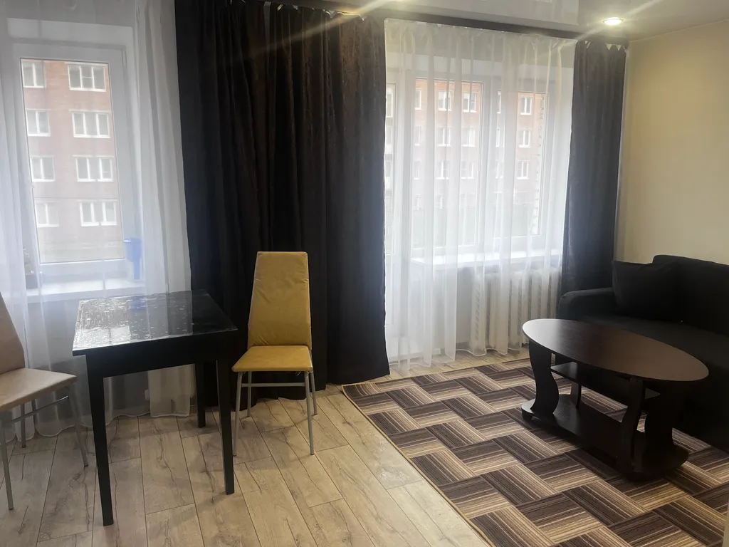 Квартира Квартира в центре города, чистый двор, рядом магазин, больница, сбер — Сланцы