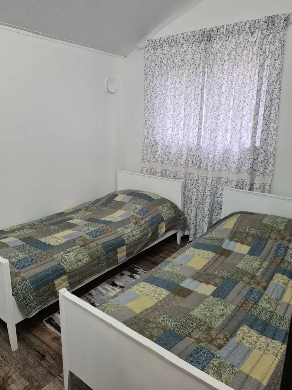 Домик у озера