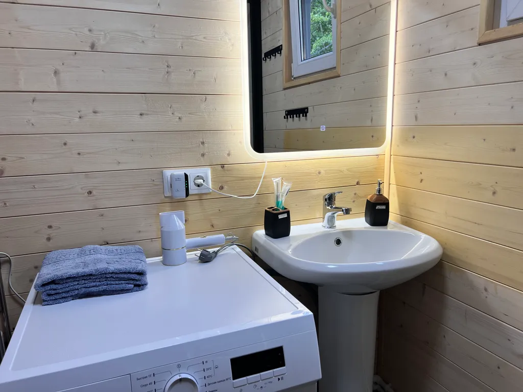 Дом в горах у реки с подогреваемым бассейном, баней и чаном