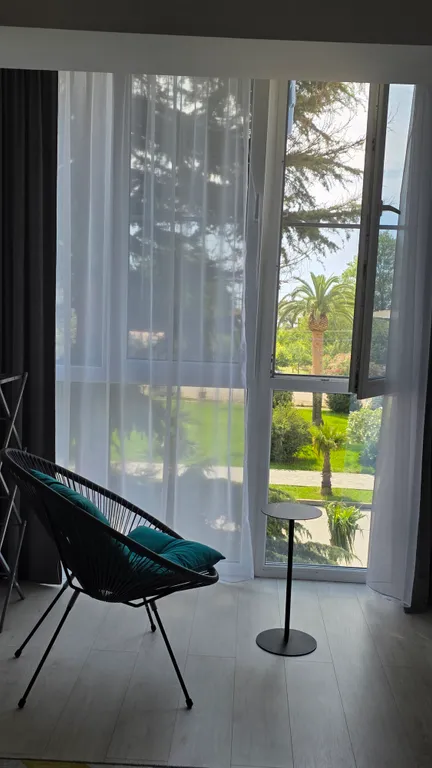 Уютная светлая квартира на берегу моря в центре