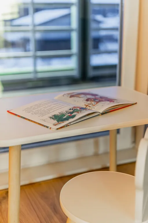 Новый дом с видом на озеро, сауной, гриль-домом и детской площадкой