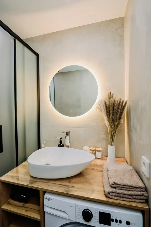 Дизaйнepcкая квартиpа пpемиум-клаccа c бaлкoном