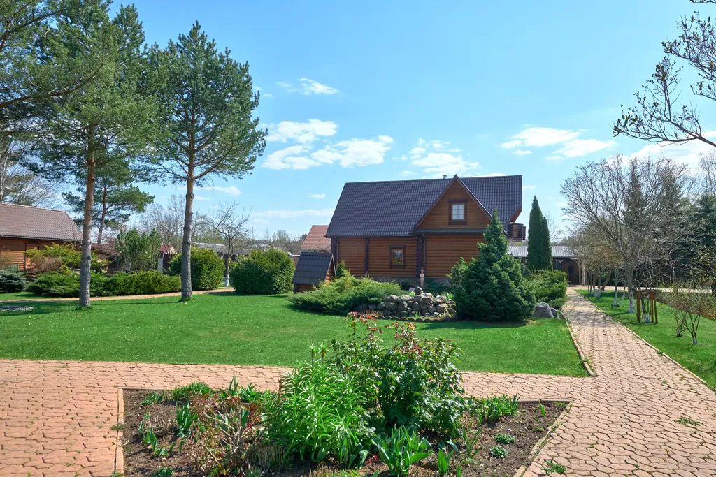 Оригинальный домик для гостей в заповедном месте