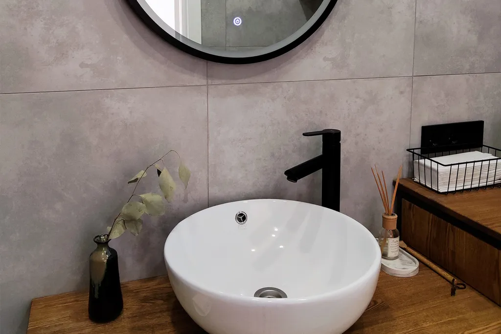 Стильная студия в скандинавском стиле в новом доме в центре города