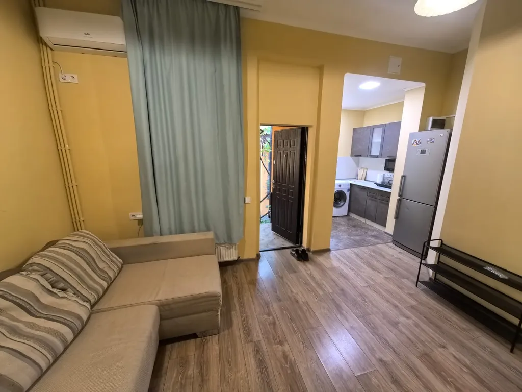 Уютный домик с закрытым двором, не далеко от моря.