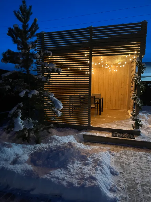 Уютный Cube House с видом на Волгу