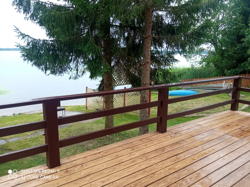 Коттедж с большой террасой на берегу Селигера