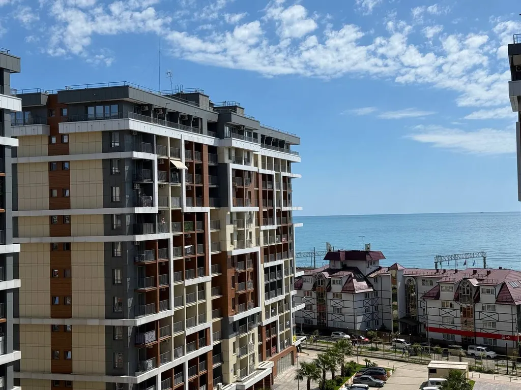 Просторная квартира рядом с видом на море, зона отдыха и бассейн