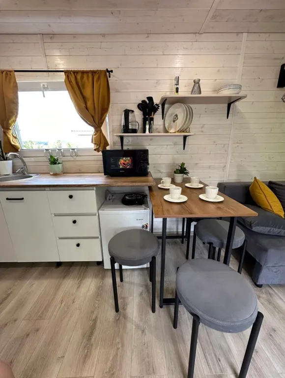 Атмосферный домик вдали от городской суеты