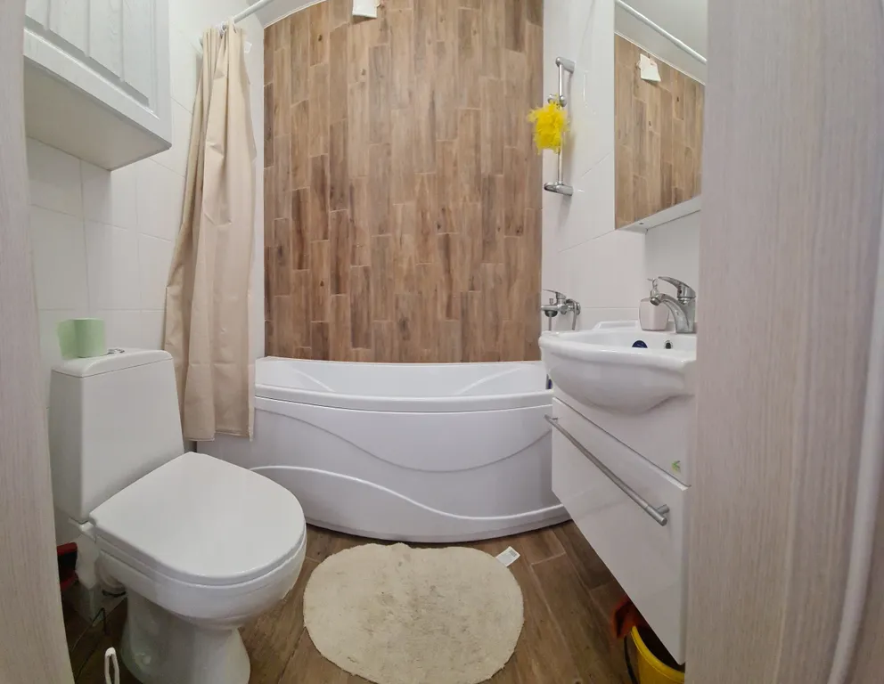 Евротрешка в корпусе с бассейном