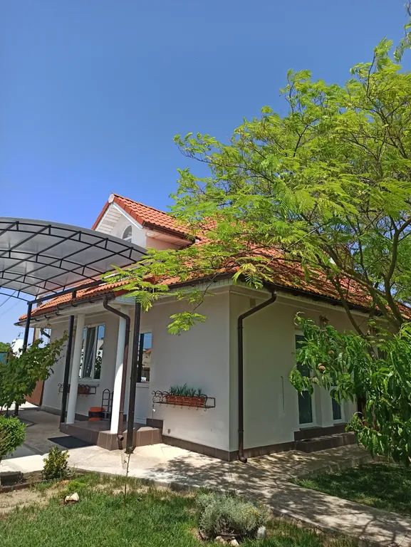 Коттедж Комфортный дом в 2х уровнях на берегу моря — Марьино