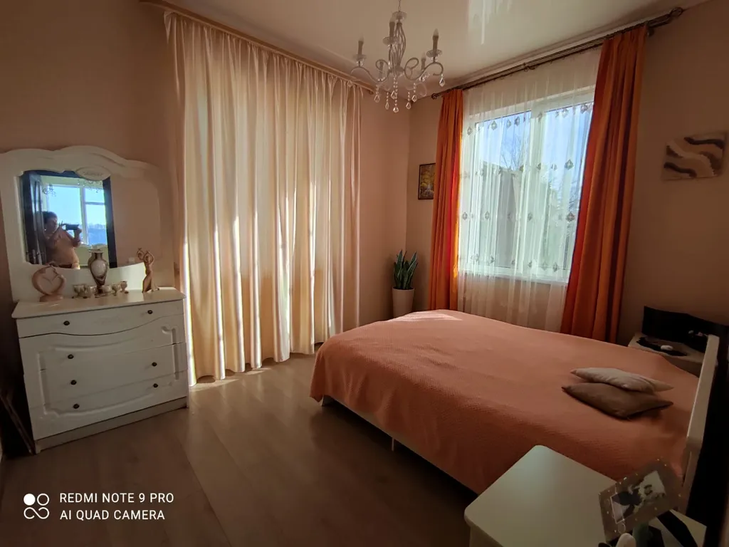 Просторный дом с райским садом на вершине холма с супер видами