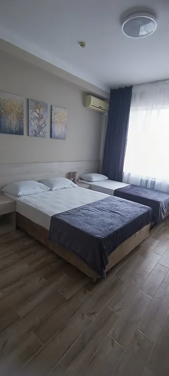 Трёхместный номер с удобствами и балконом