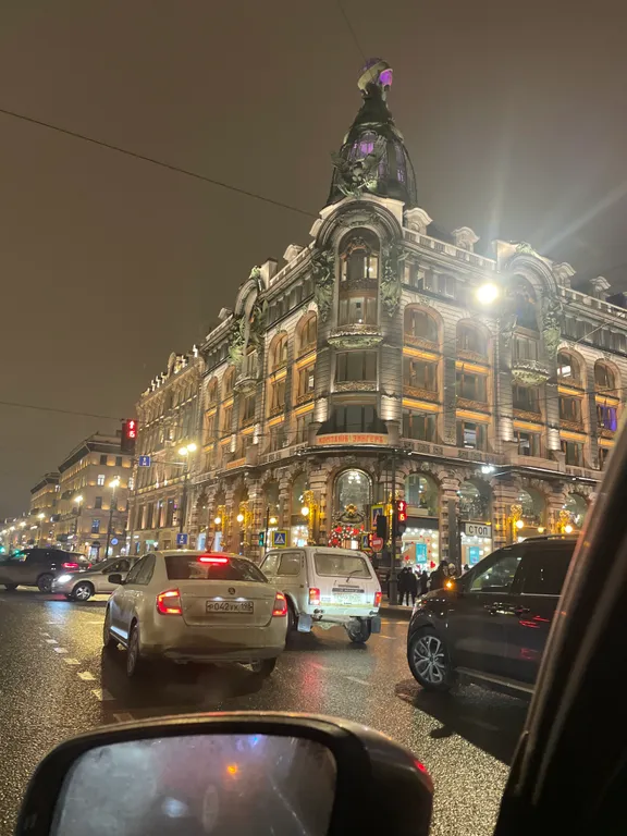 Квартира Фиолетовая комната на Невской мансарде — Санкт-Петербург