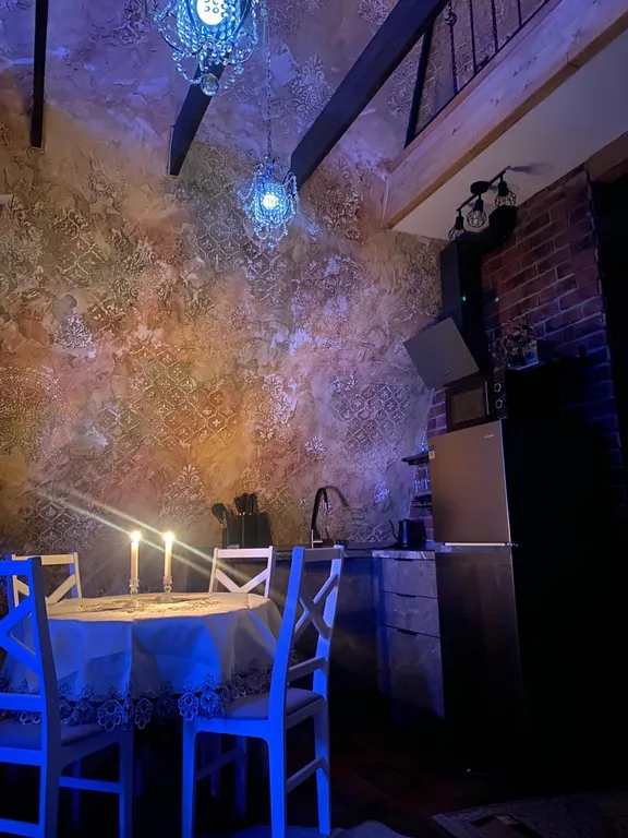 Архитектурный дом A-freim с безграничным окружением природы и речки