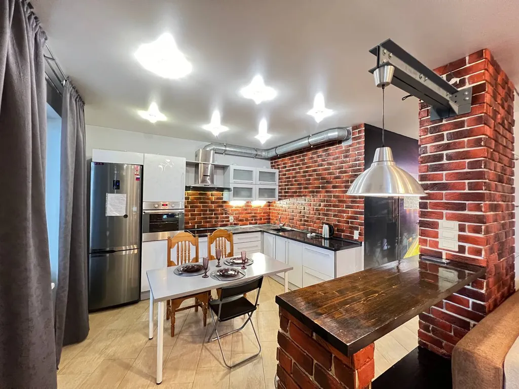 Видовая квартира с дизайнерским ремонтом в центре