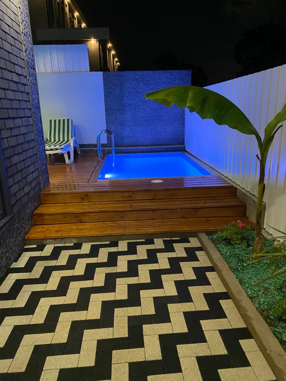 Уютный новый дом с собственным бассейном