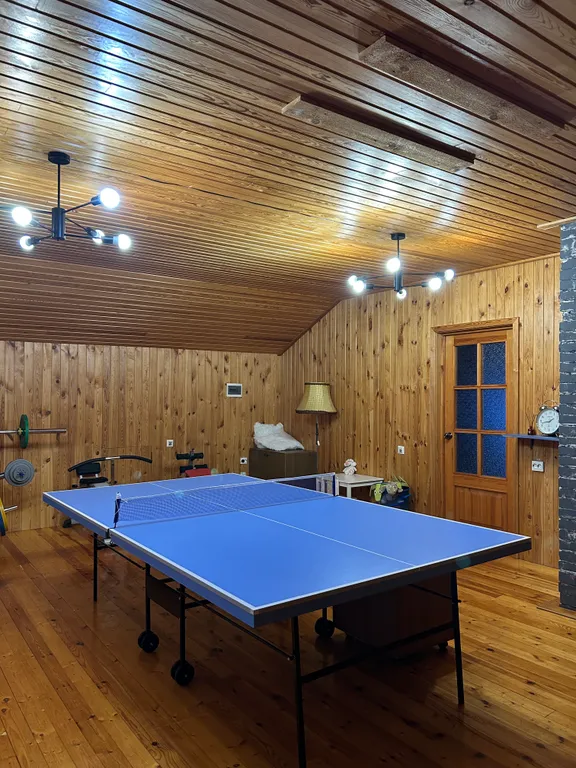 Большой коттедж с камином Гнездо