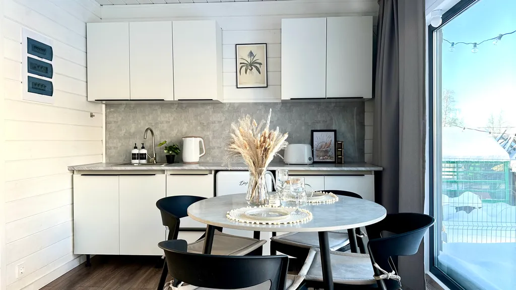 Домик у озера с баней и чаном