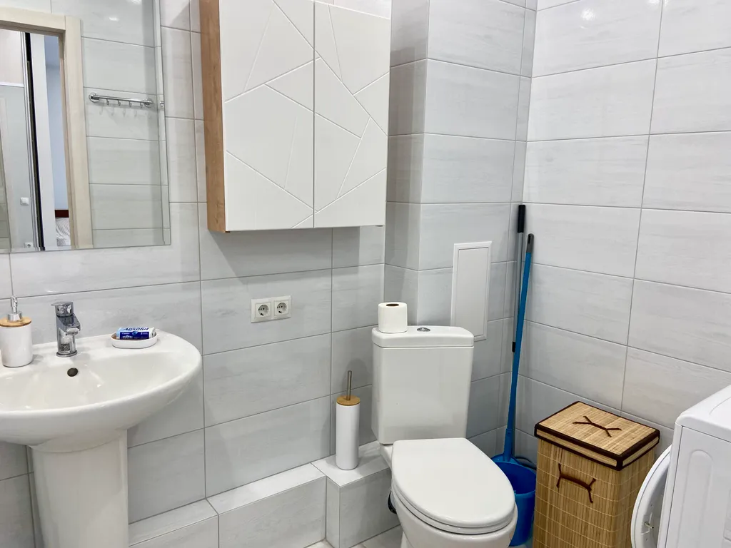 В новом доме просторная студия, до центра 5 минут