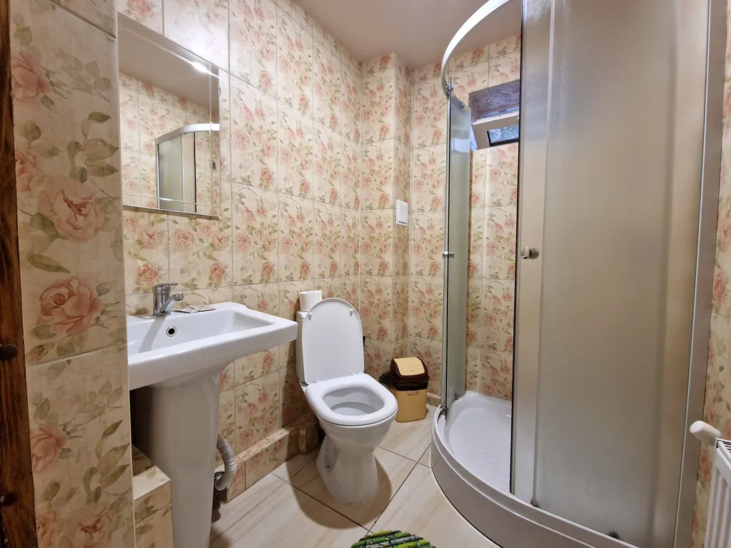 Номер с двуспальной кроватью и балконом