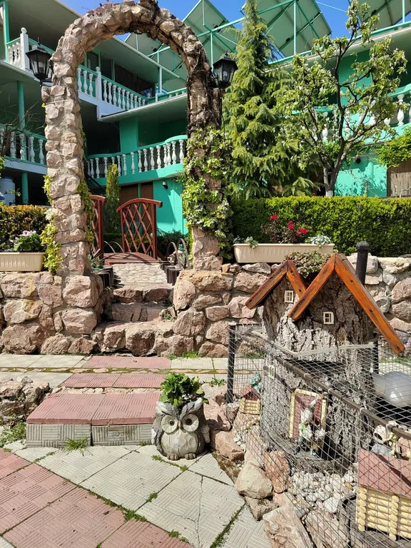 Коттедж Отдельная часть дома с беседкой рядом с парком и пляжем Учкуевка — Севастополь