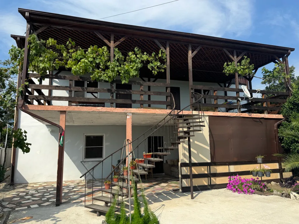 Уютный 2-х этажный коттедж в прекрасном саду — аренда посуточно в Птицефабрика